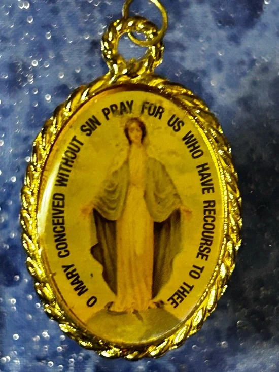 Gold-Tone Religious Medal Pendant - Picture 6 of 7